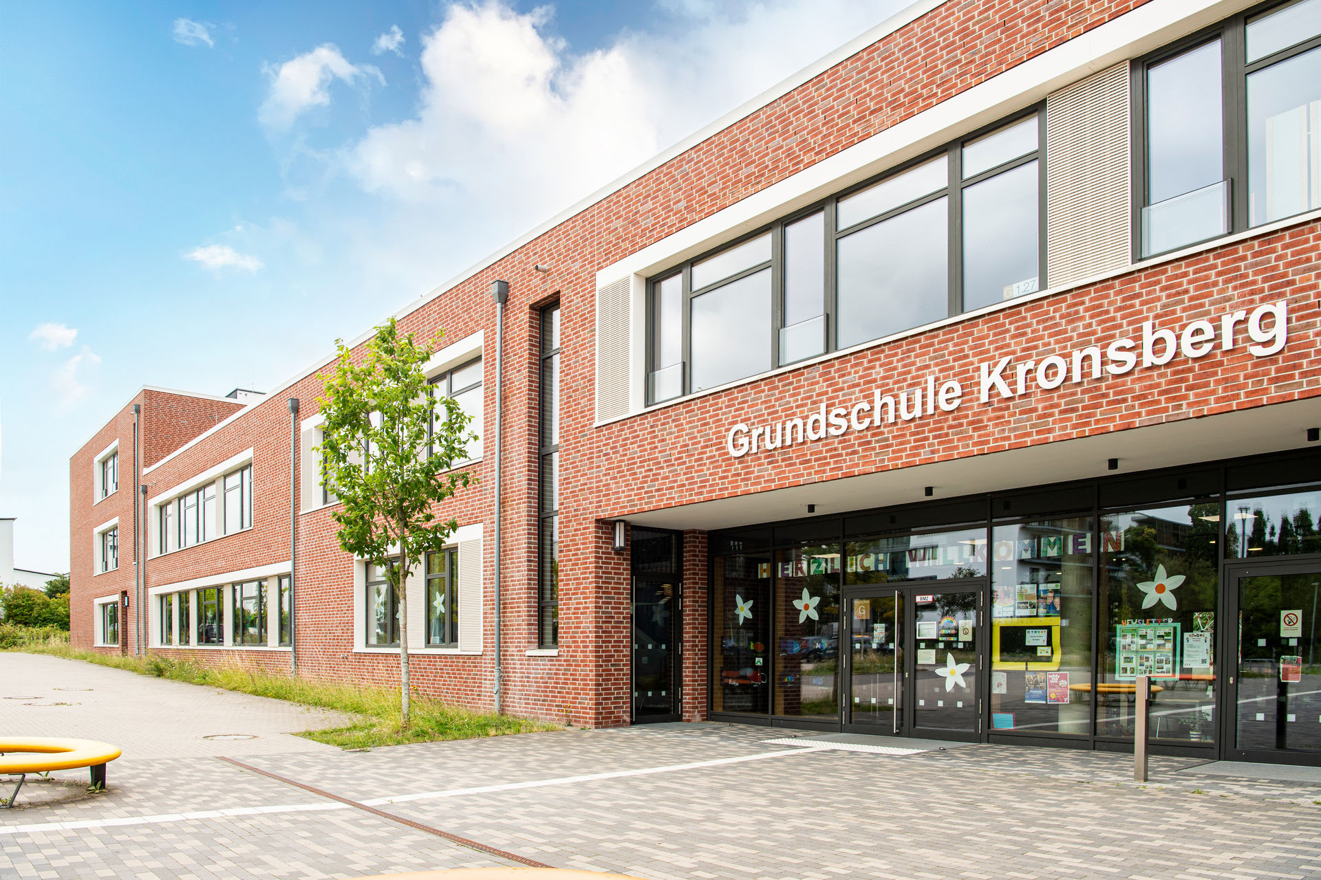 Grundschule Kronsberg – Eingang Nah